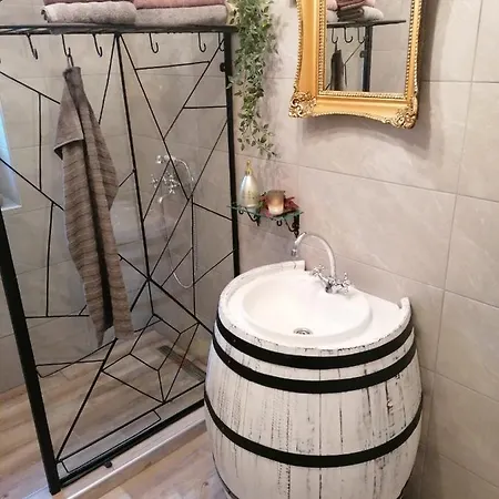 Prica Pod Kestenom Apartman